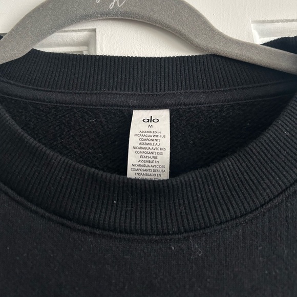 Alo Yoga Women’s Accolade Crew Neck - Picture 2 of 2